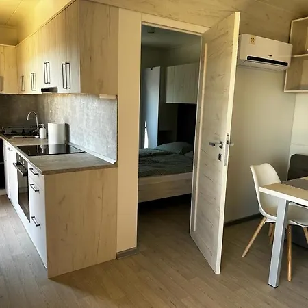 Avarka House, Cozy Family Place, Free Parking And Wifi, In Camp Dalmatino Ferienhaus